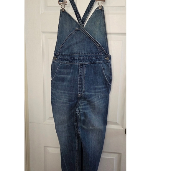 Gap 1969 Denim - Women's GAP 1969 Blue Denim V-Neck Bib Overalls. Size 28R. Full length.